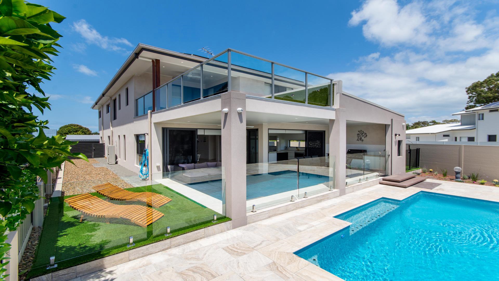 Luxury Waterfront Family Entertainer On Dolphin