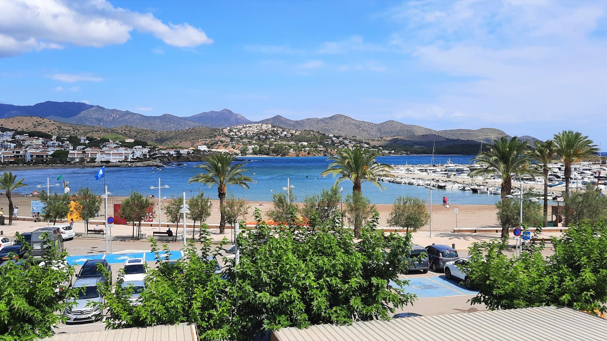 PORT 6 Great apartment in front of the beach in Llançà, Girona