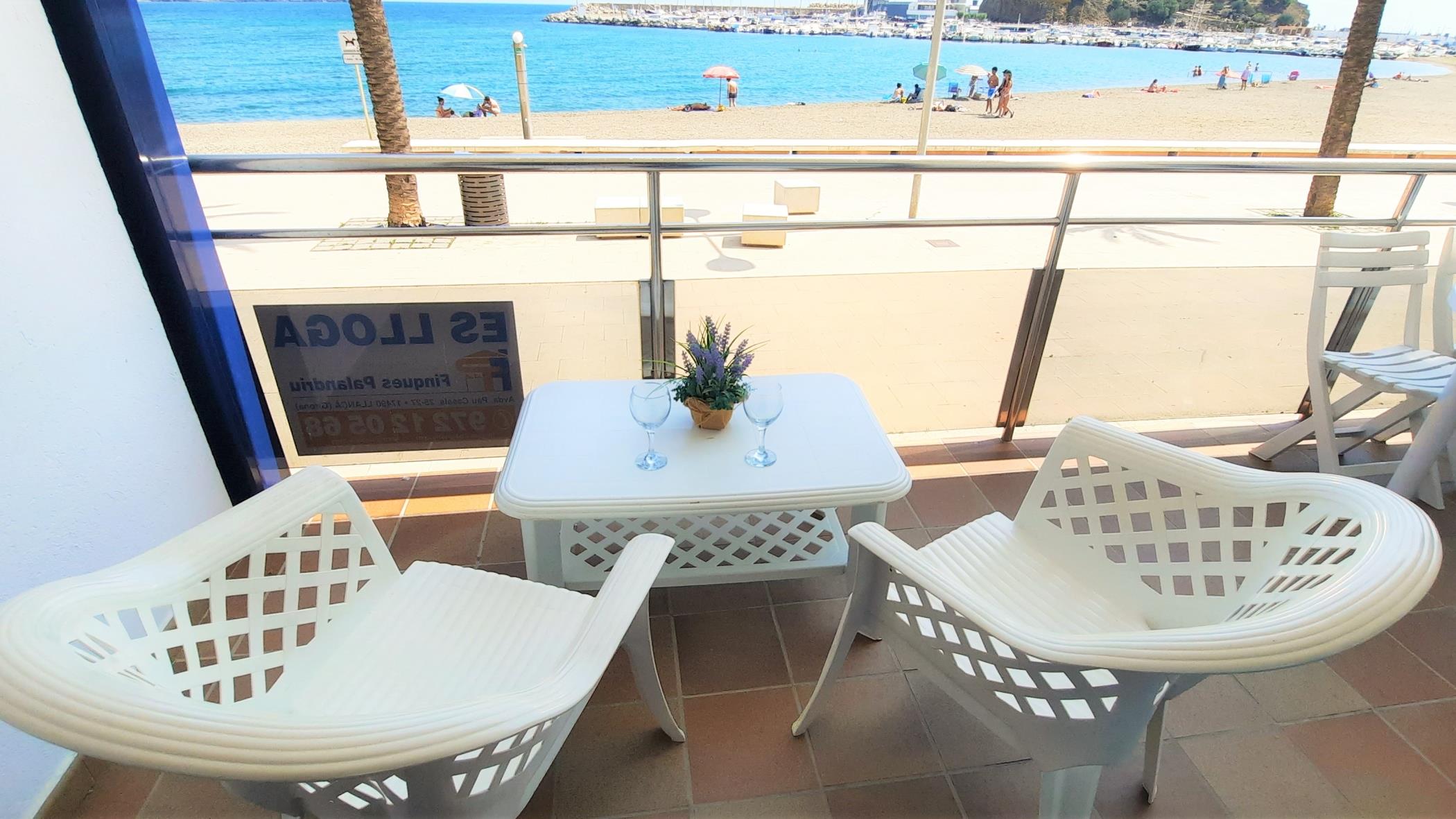Port 7 Fantastic apartment in the seafront in Llançà, Girona