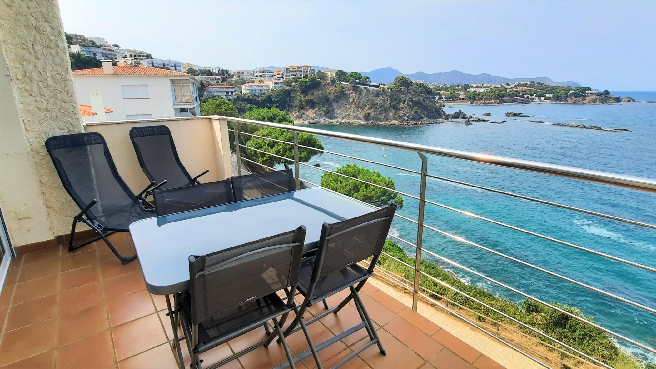 CAU DEL LLOP 4 Great apartment in the sea front in Llançà, Girona