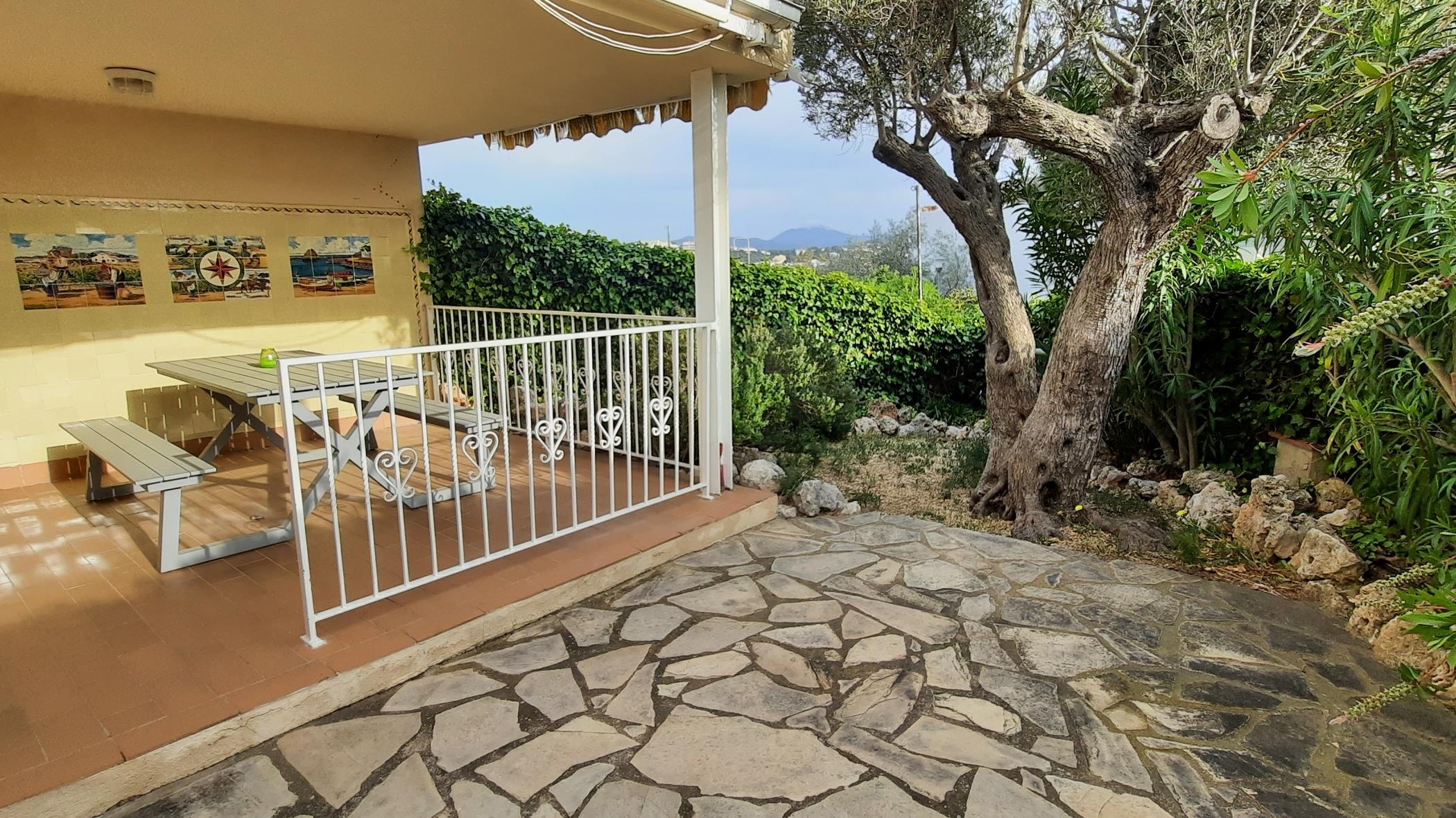 SANT GENIS 4 Large and sunny apartment with garden in Llançà, Girona