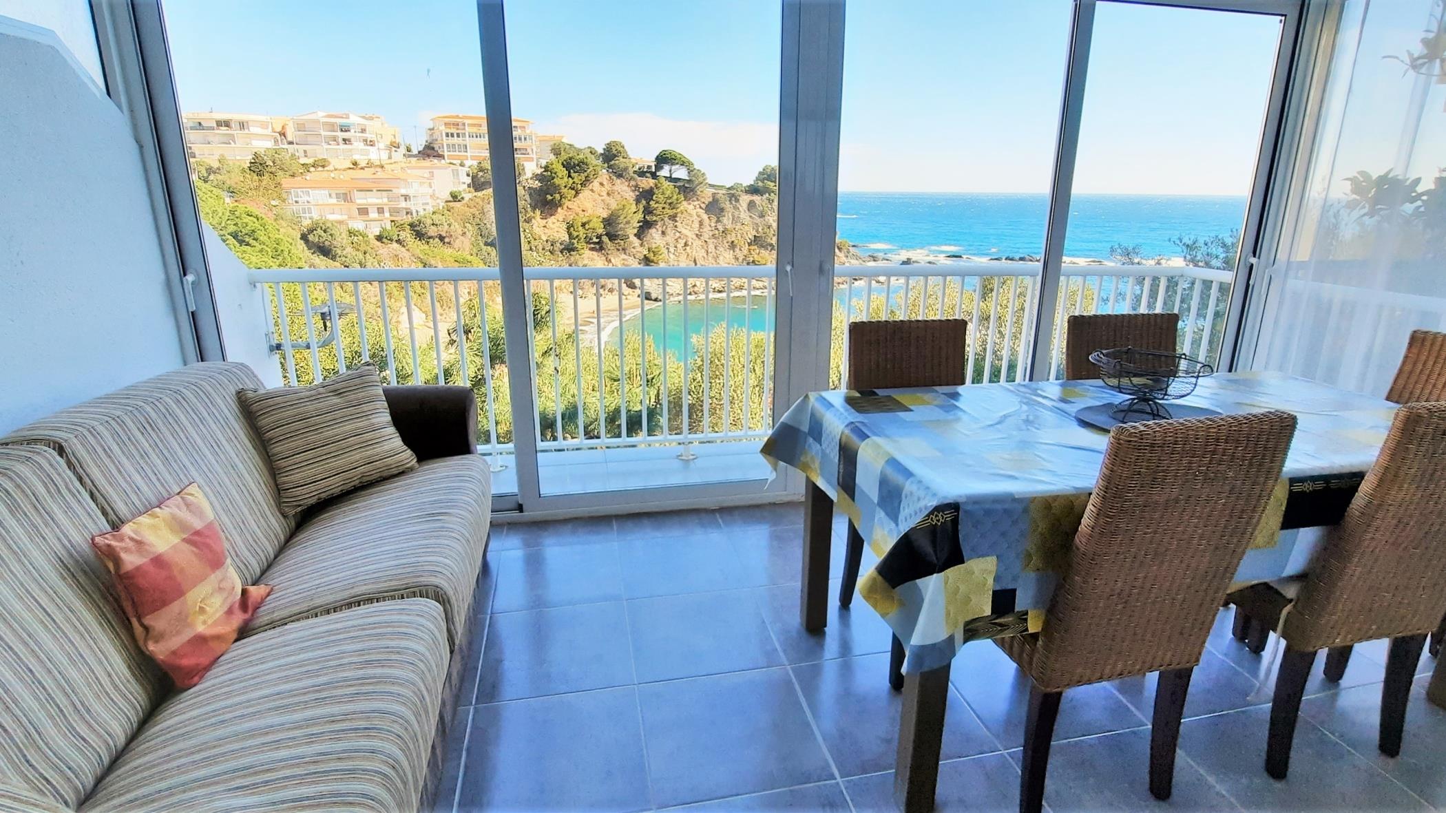 CAU DEL LLOP 7 Fantastic apartment in the seafront in Llançà, Girona