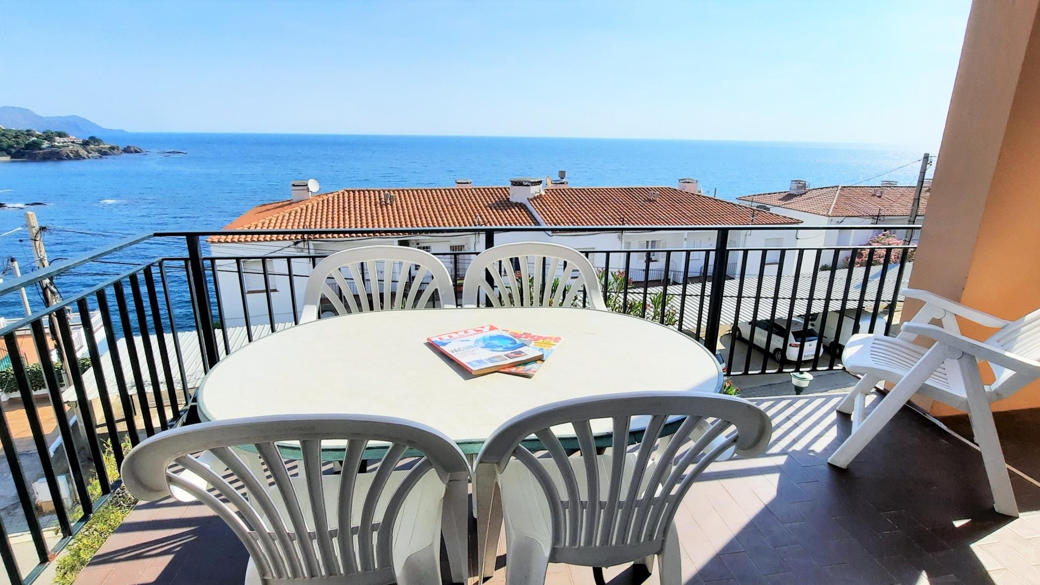 CAU DEL LLOP 12 Apartment with terrace and spectacular views in Llançà, Girona