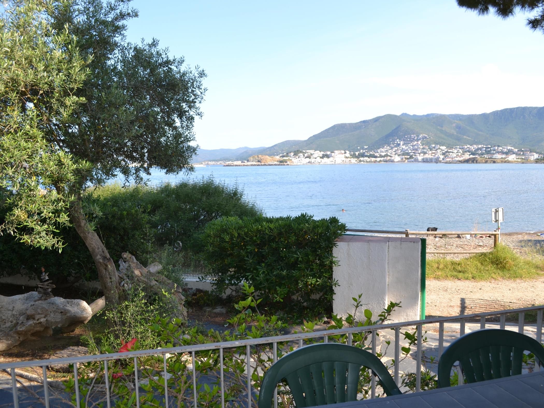 CAP RAS 1 Fantastic apartment in the seafront in Llançà, Girona