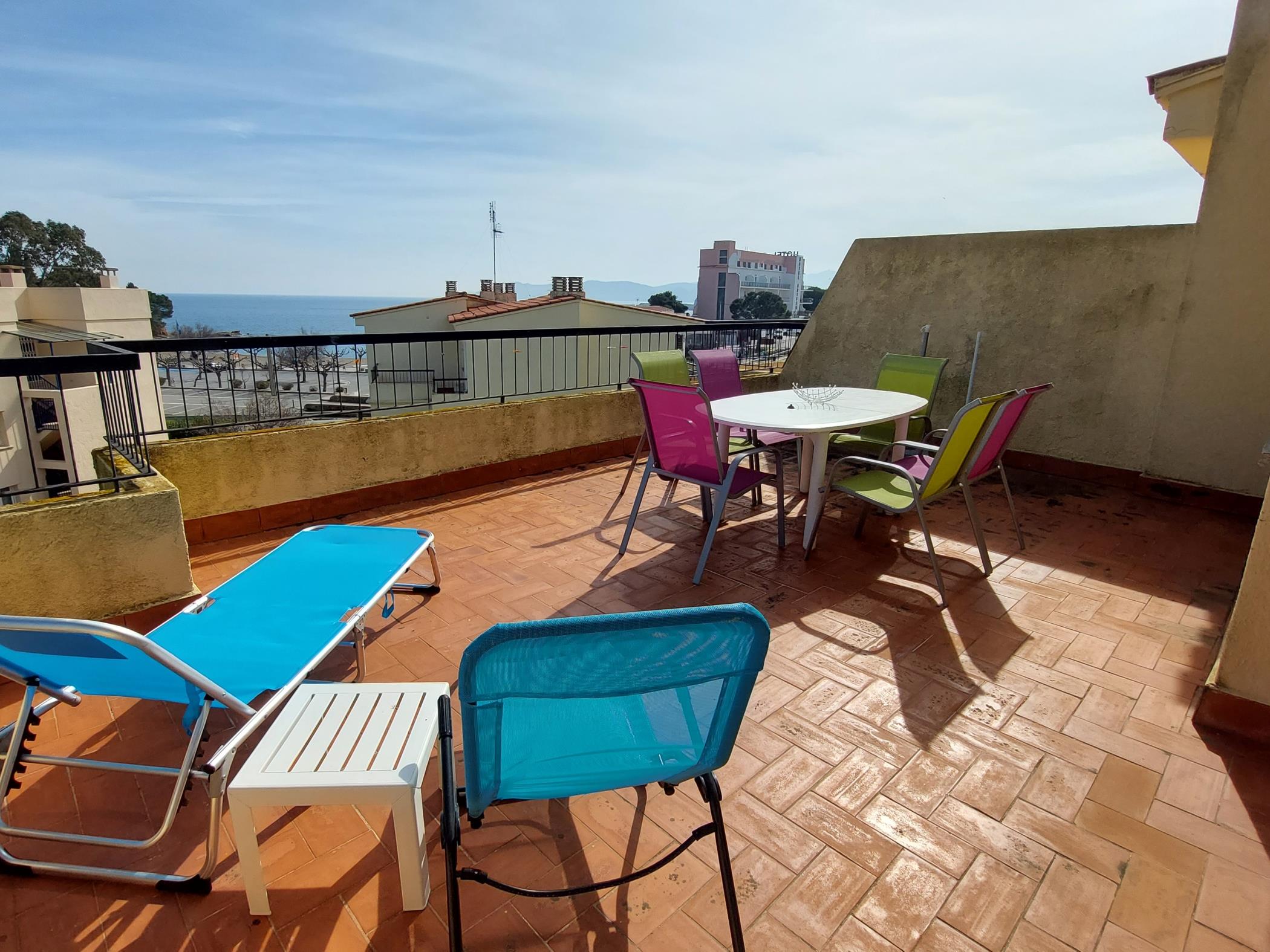 GRIFEU 1 Fantastic penthouse with terrace sea views in Llançà, Girona