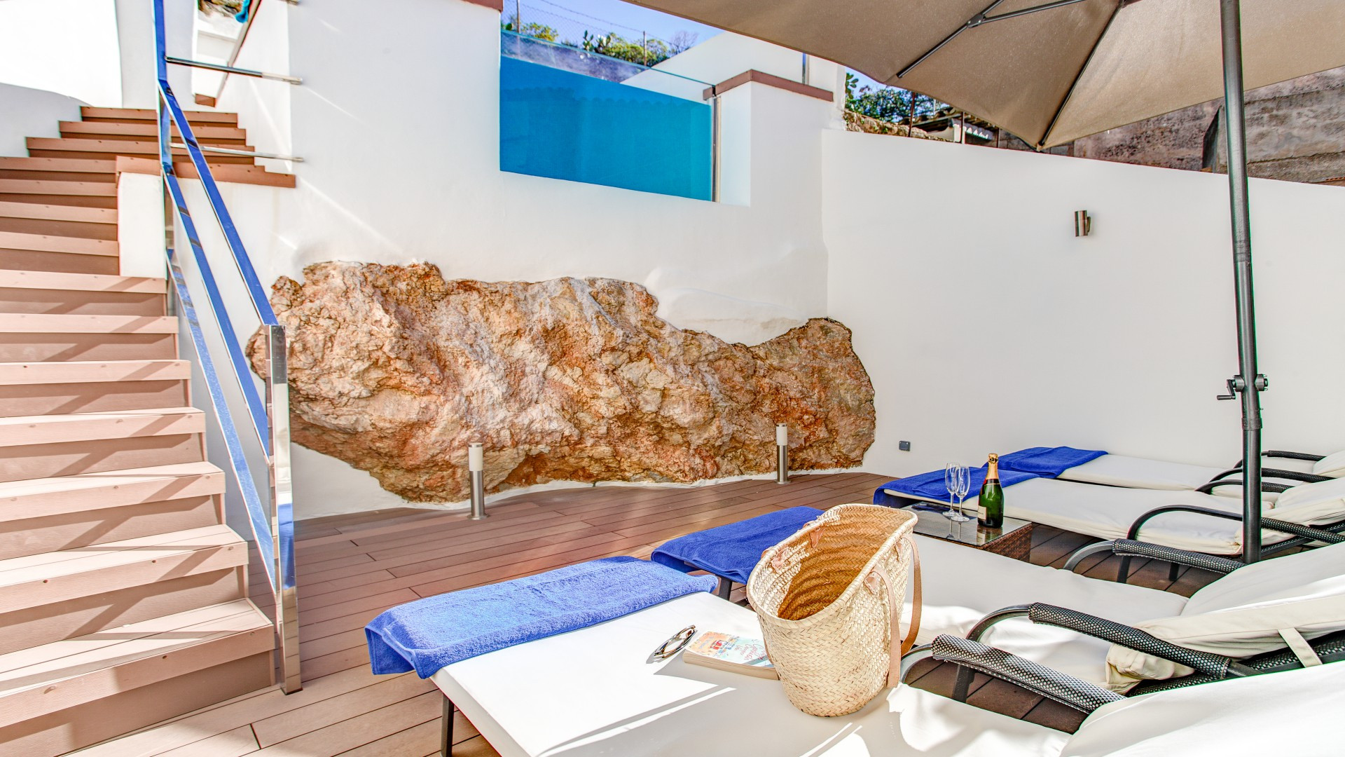 Boutique townhouse, modern, pool, WiFi