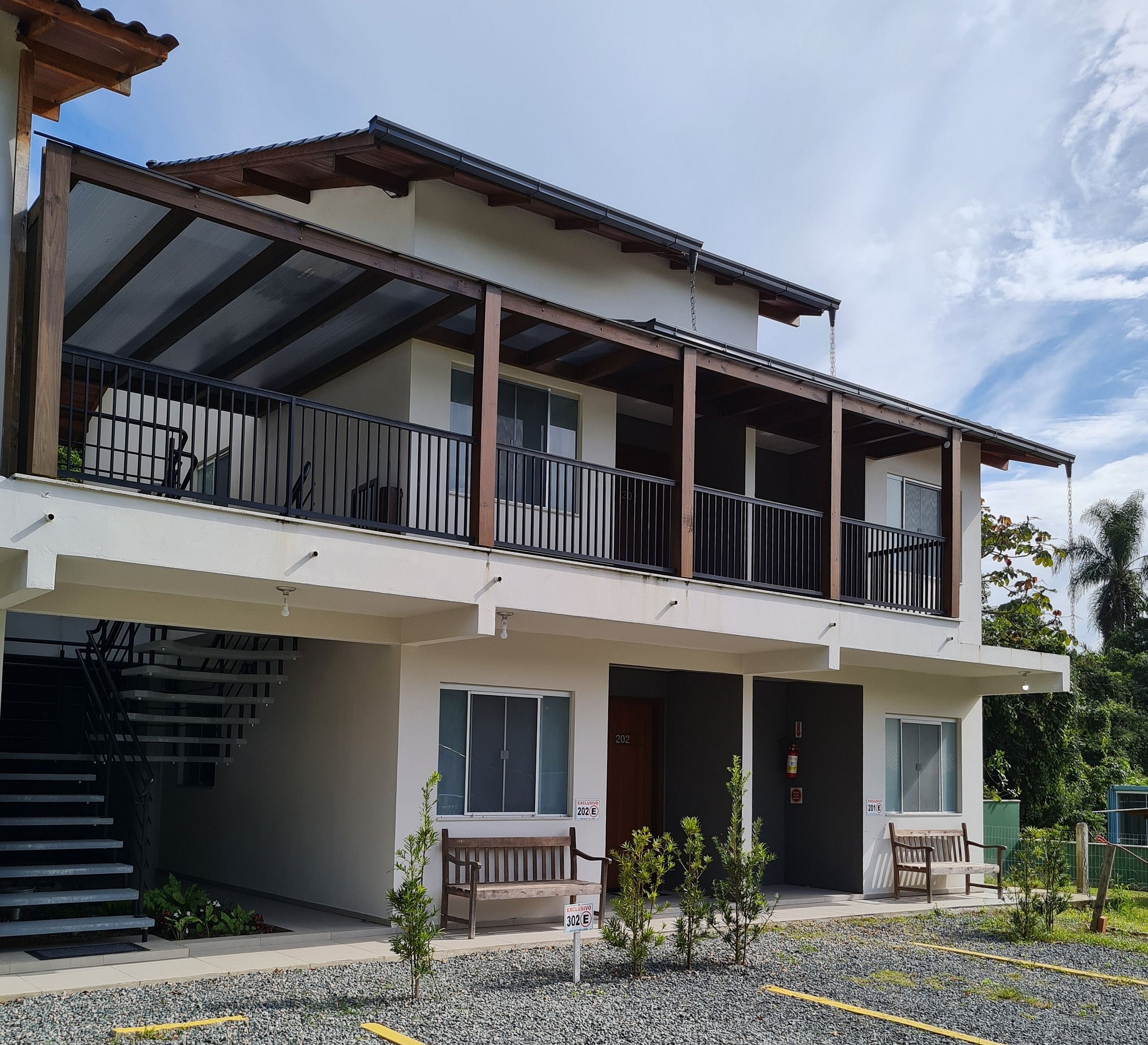 Full apt near the beach and Beto Carrero!