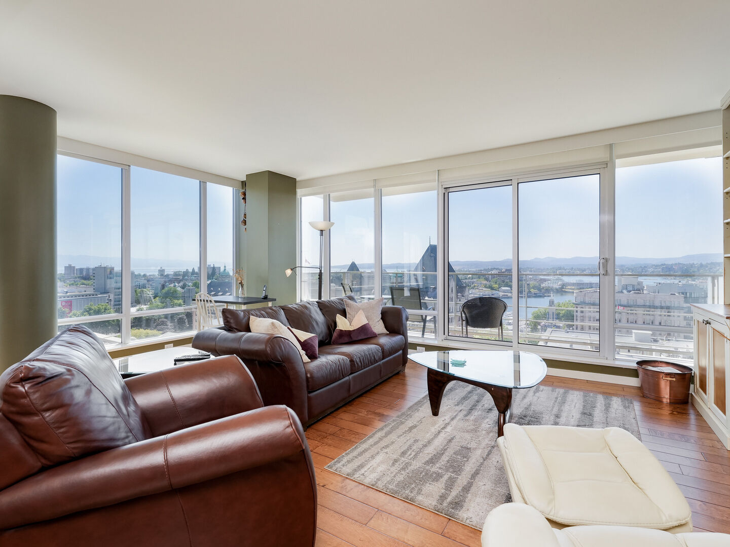 Waterfalls Hotel – 2 bed/2 bath, AC, Pool, Hot Tub