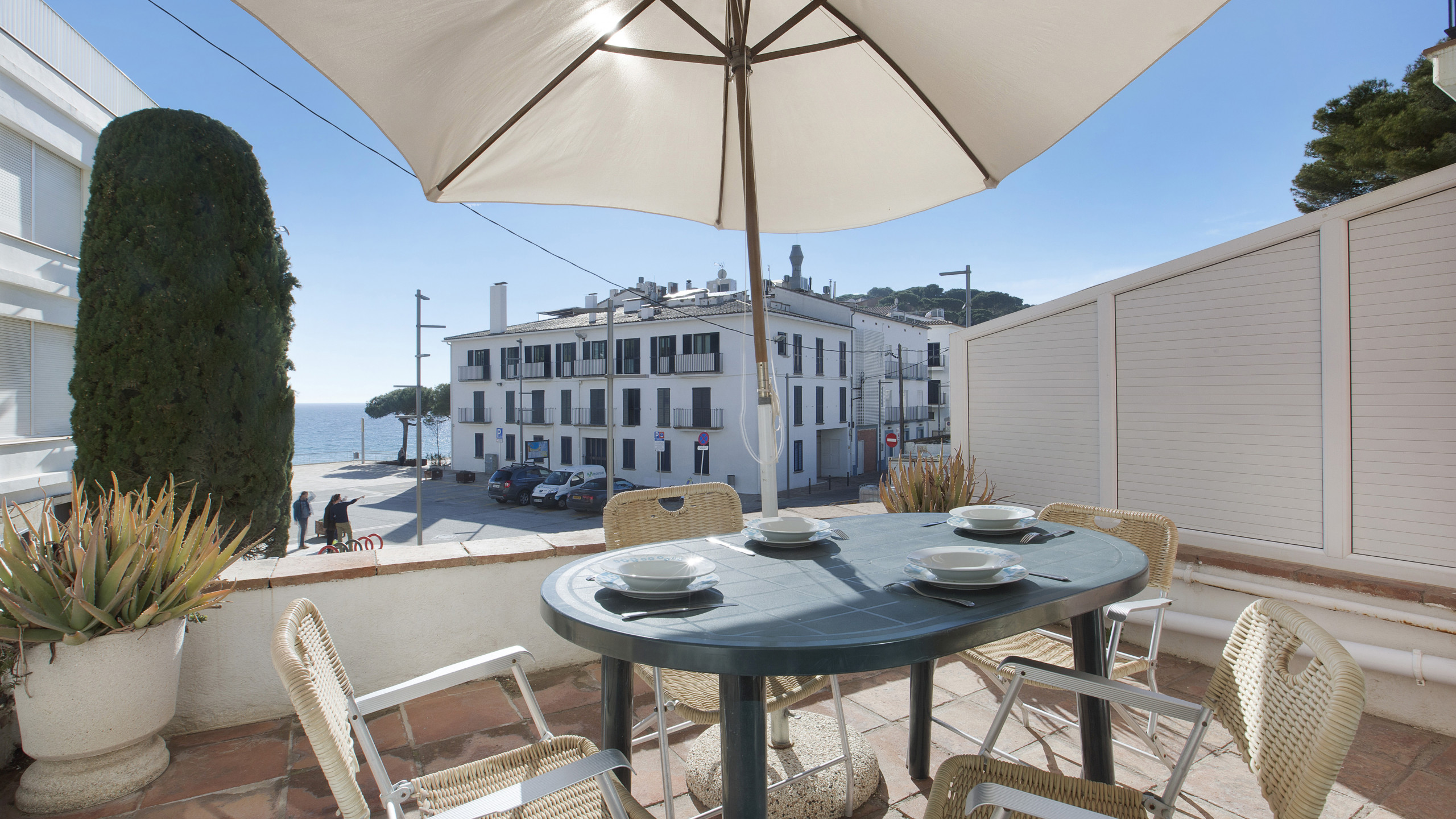 1mars Pl - Basic 3 bedroom apartment in front of t