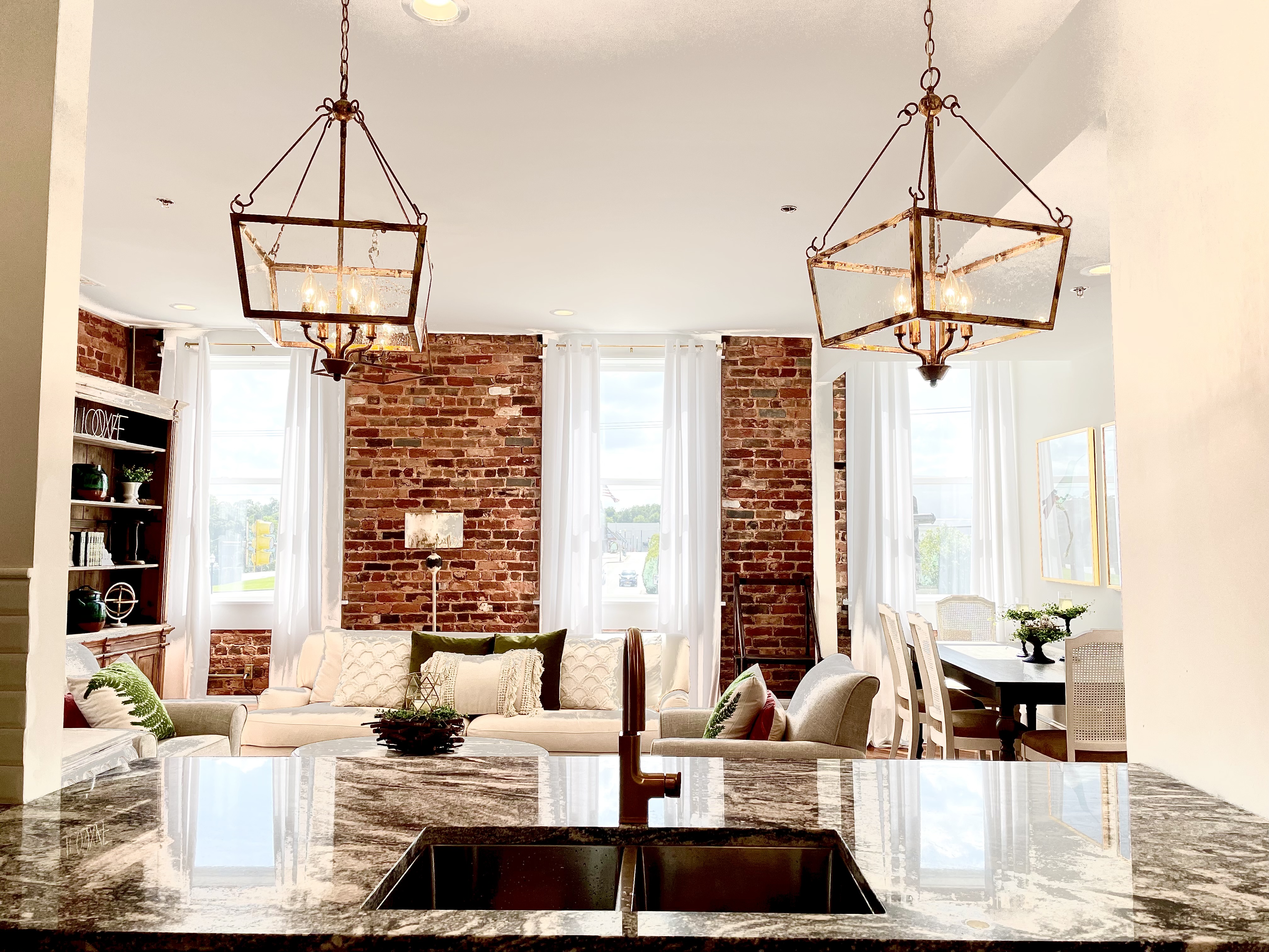 The Nest- The Hummingbird Suite Downtown Seneca