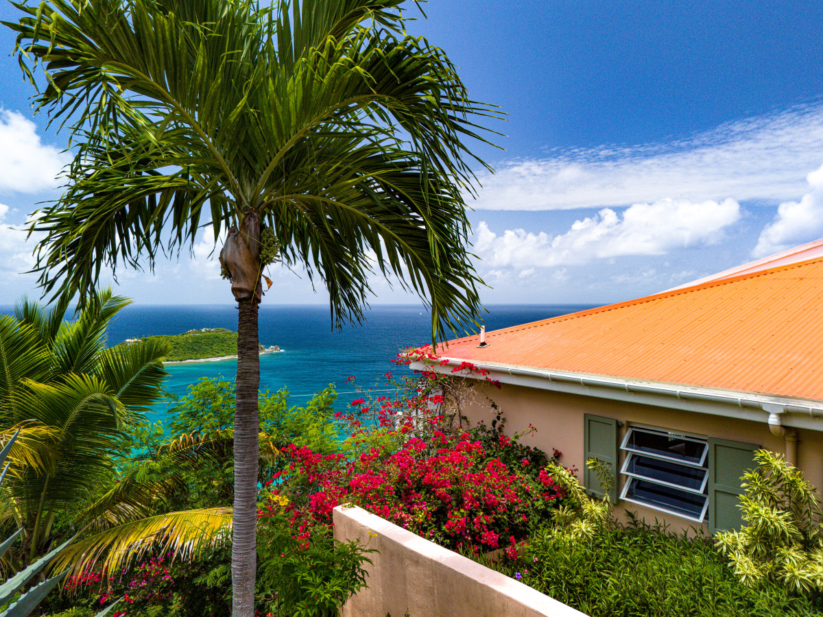 3 Bdrm w/ Free Car, Generator & View of Rendezvous