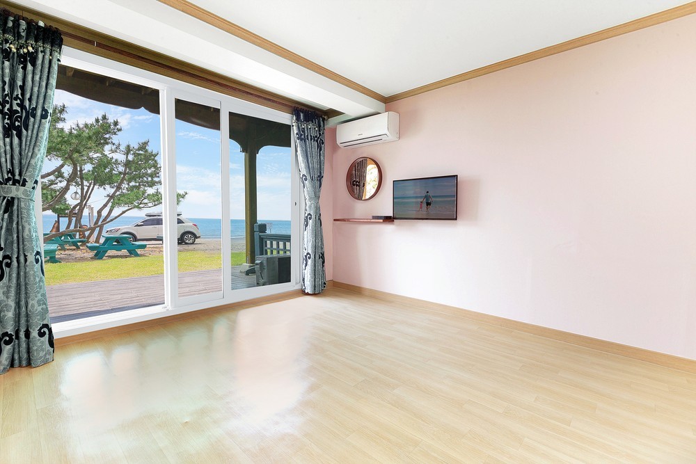 A travel area where you can feel the breath of the sea [Room 102] Athens