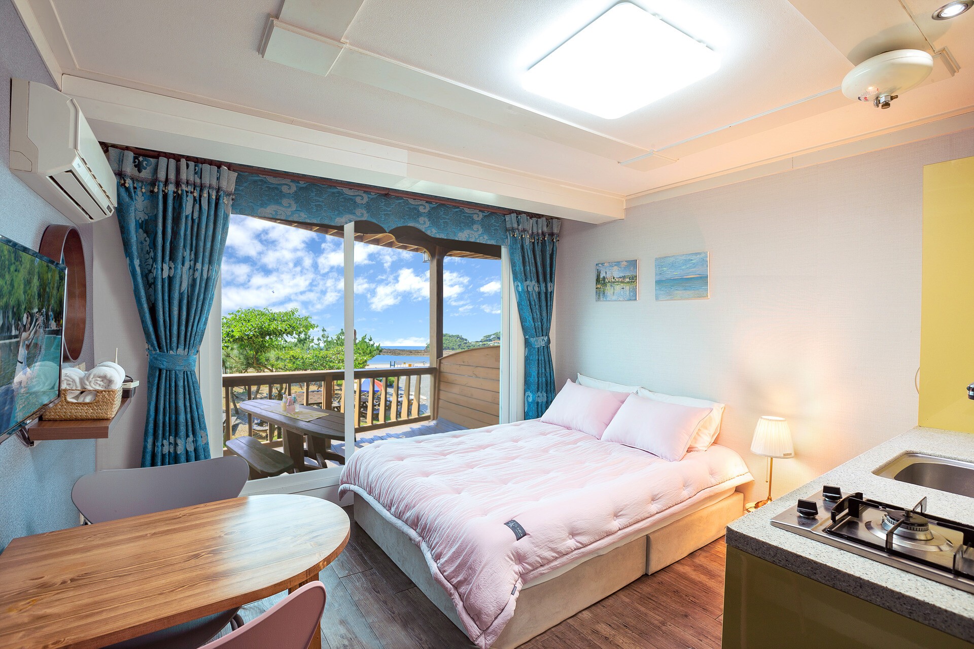 Travel area where you can feel the breath of the sea [Room 203] Psyche