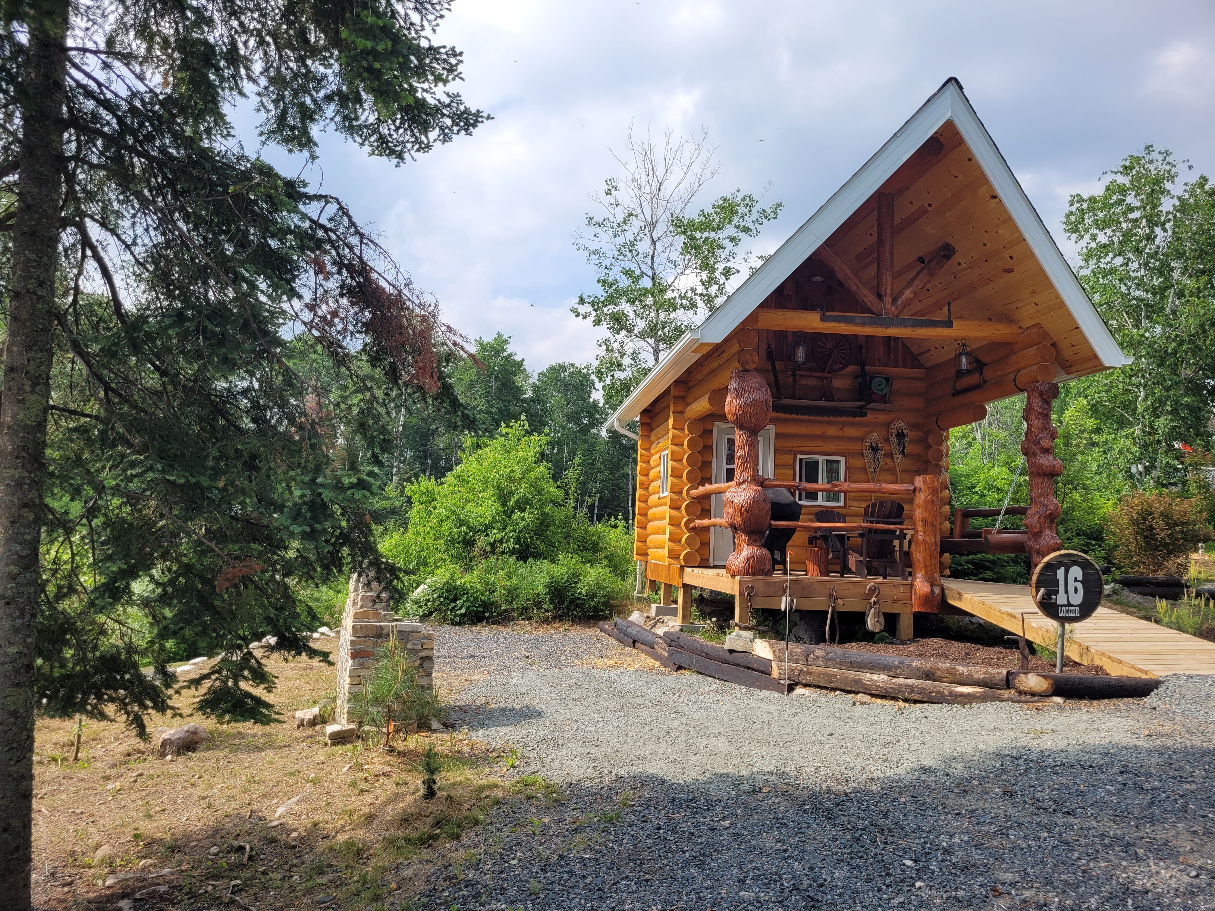 Site 16 'Logger' Glamping Bunkie-urban farm stay