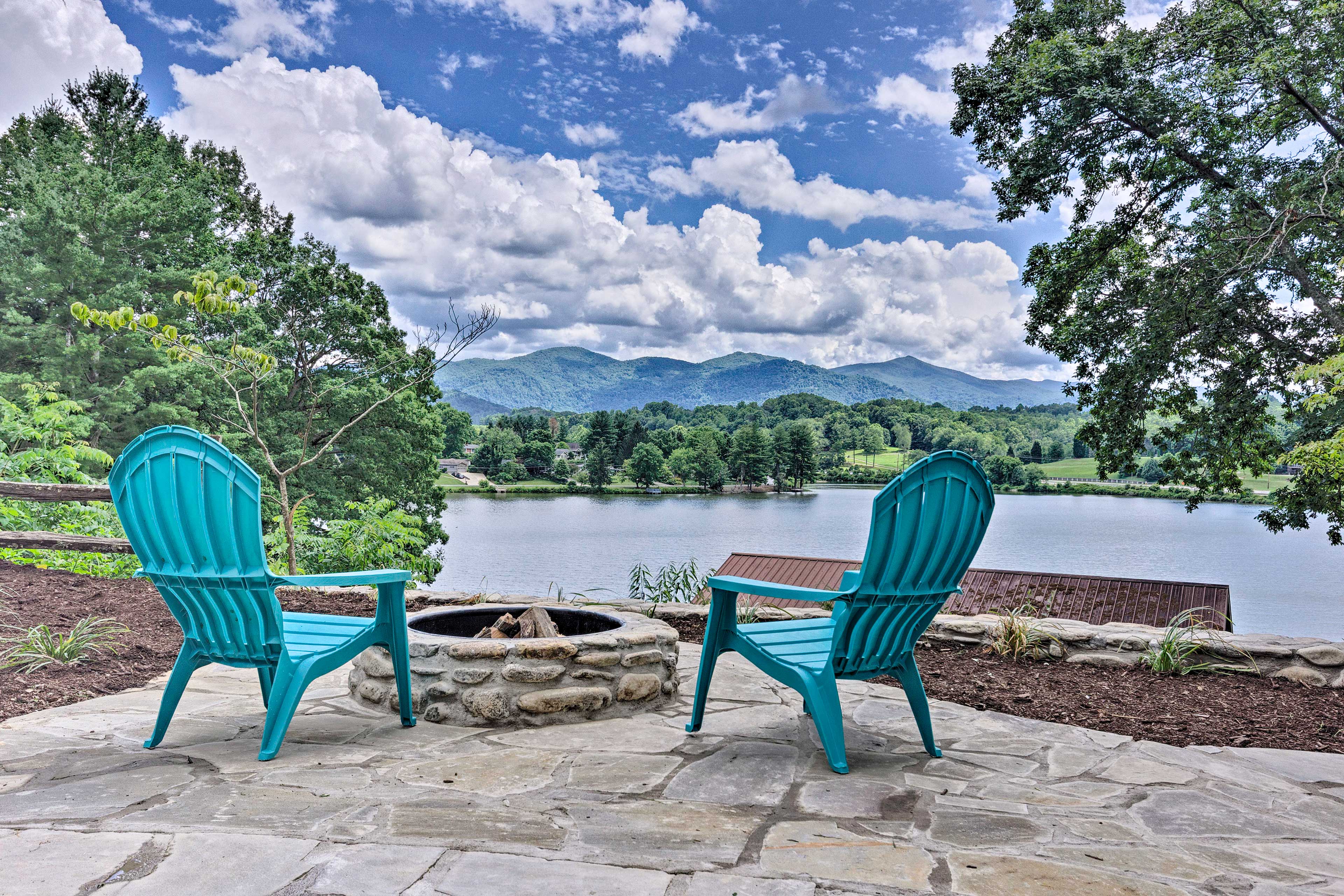 Studio w/Patio Access + View on Lake Junaluska!