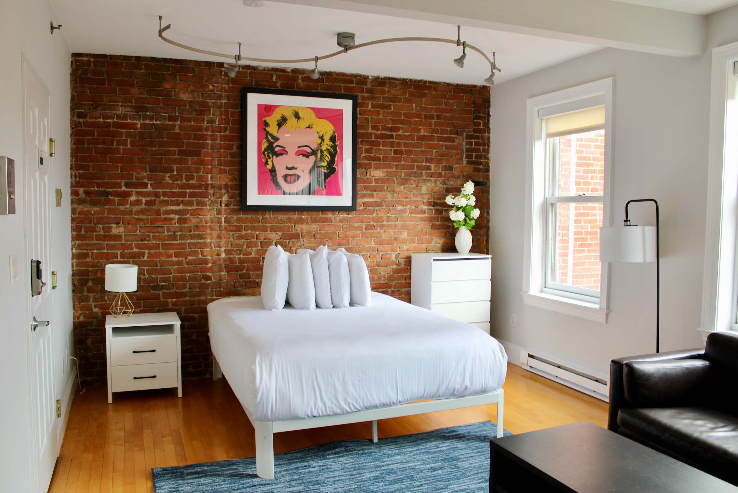 Explore Newbury St, Fenway, and Chinatown Nearby,