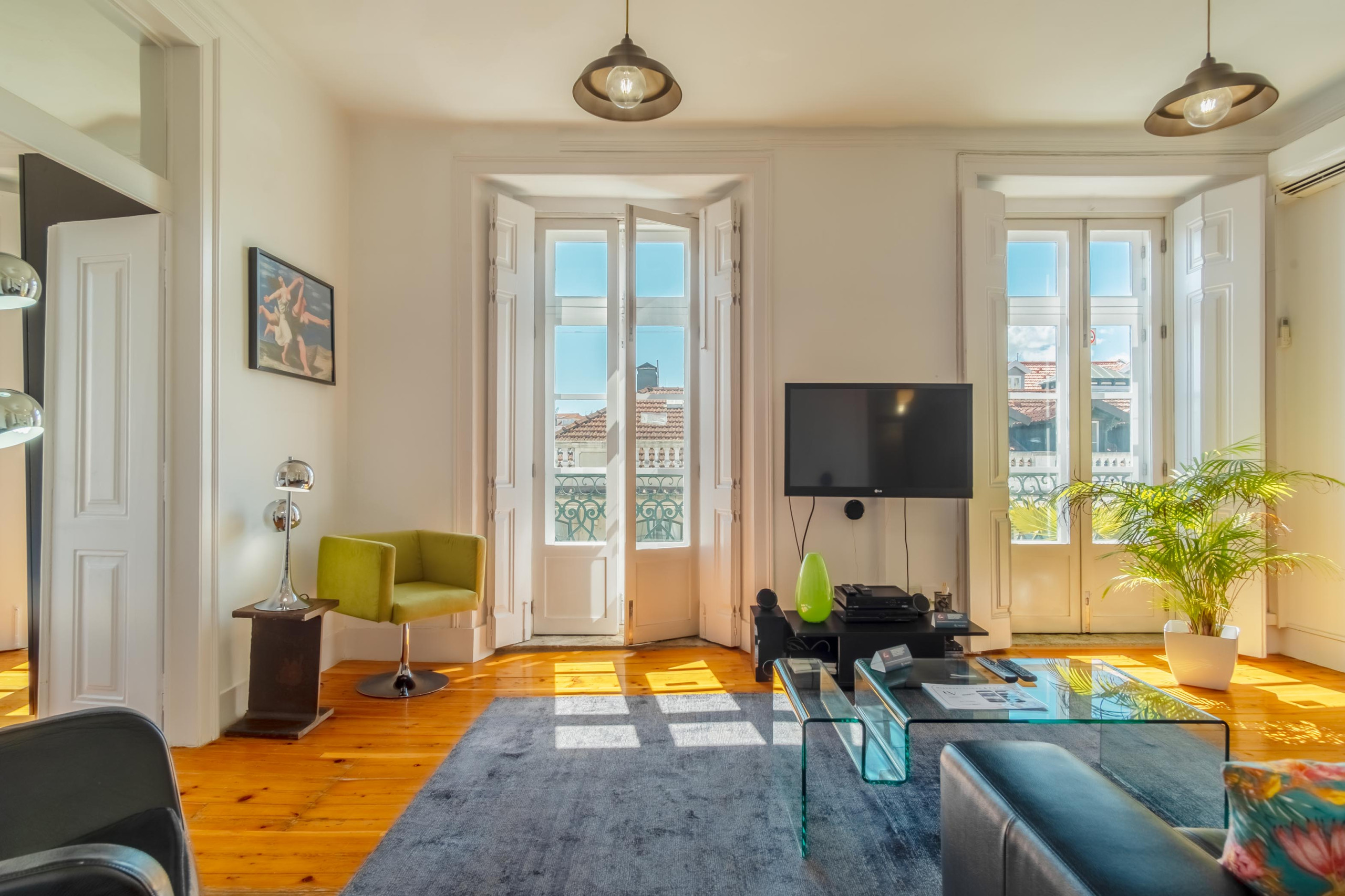 Spacious Baixa Apt with River Views in Santa Maria Maior, Lisbon