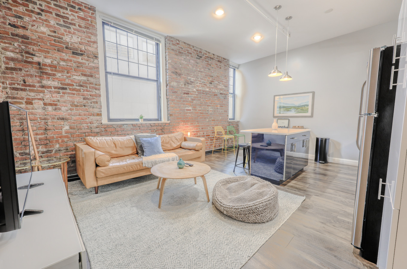 Centrally Located Luxurious Loft | Walk Anywhere!