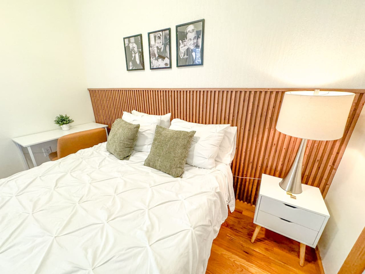 Prime Location! Fully Renovated 2BR Near NYC & EWR in East, Newark