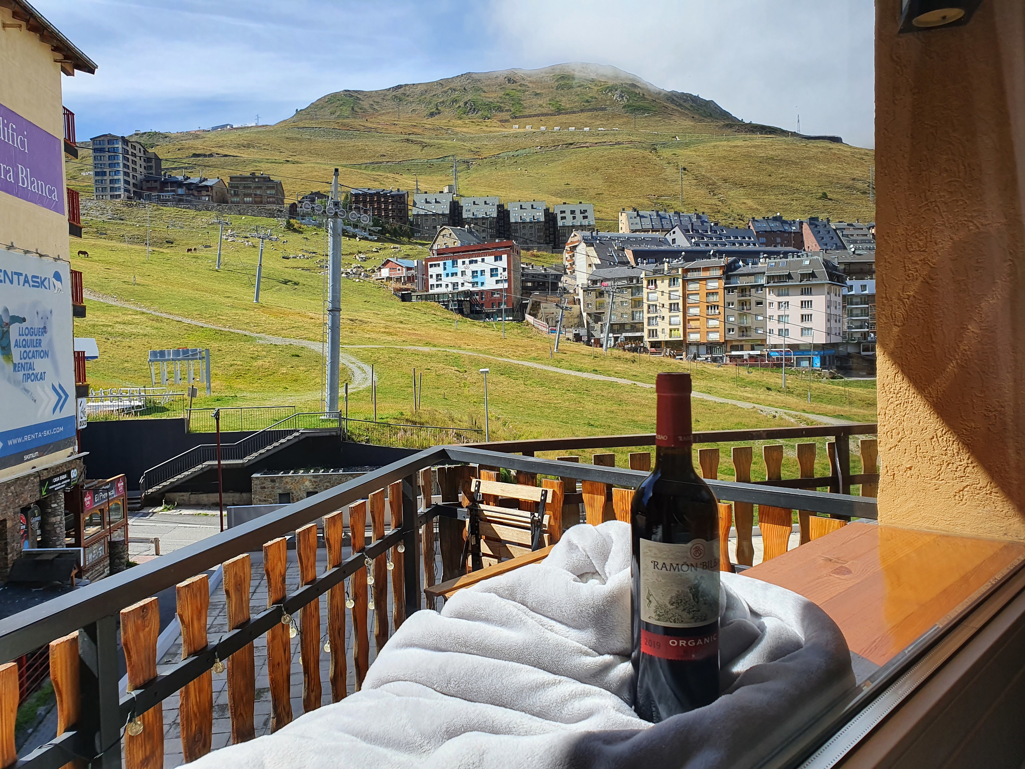 Sun terrace with mountain view (2-007492)