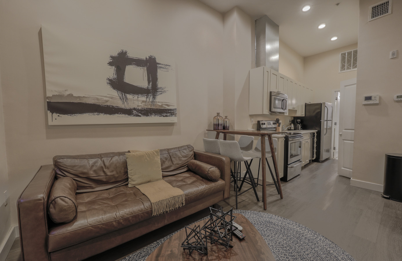 Downtown Loft | Walk Anywhere | Ideal for Nurses!