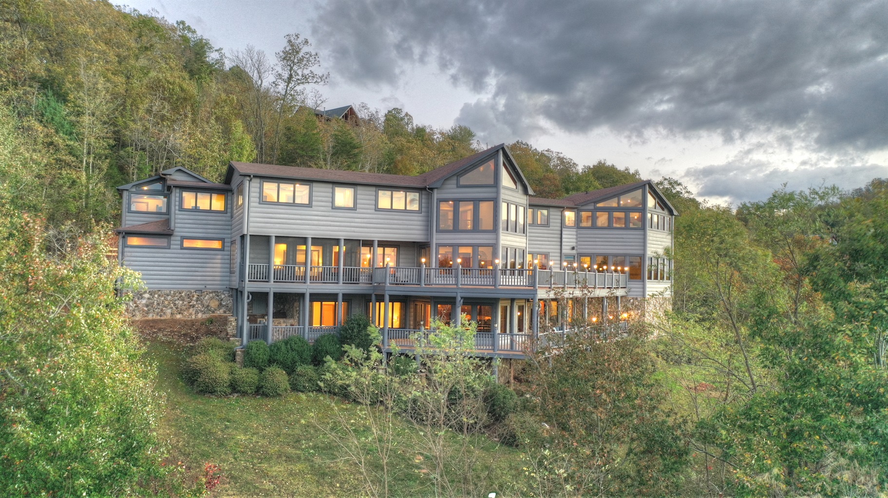 Luxury Blue Ridge Lodge Perfect for Special Occasions! Cabins for