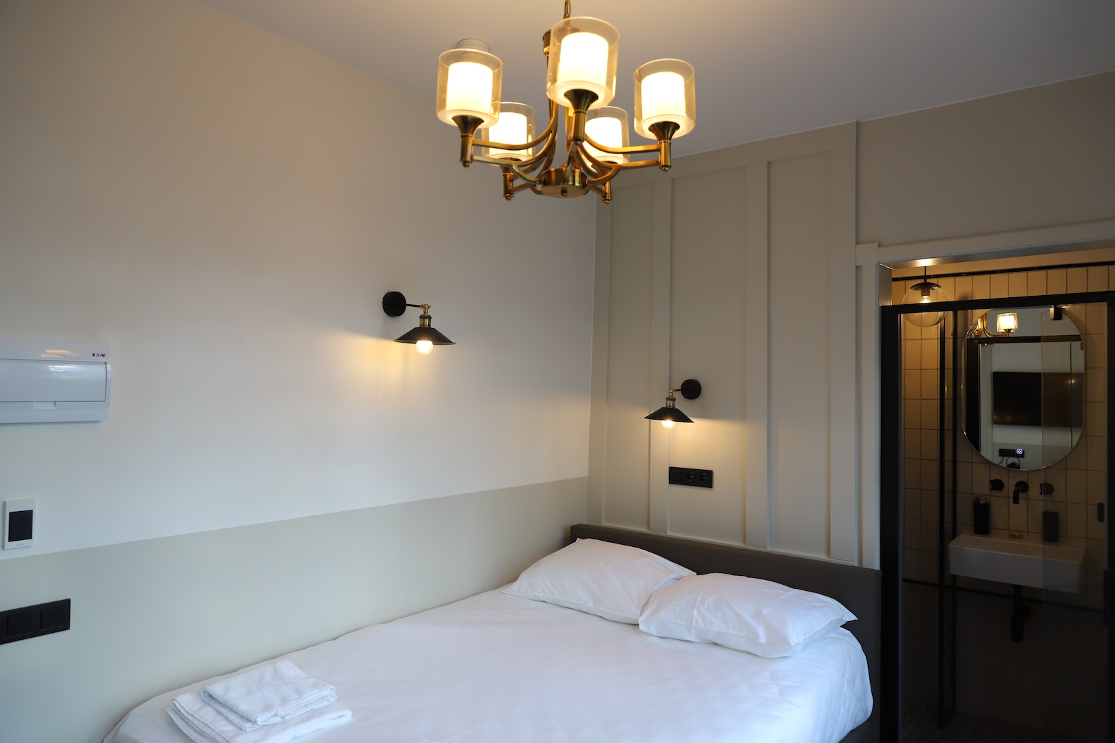 Mr.Lewis Rotterdam - Small Standard Double Room — Rotterdam stay