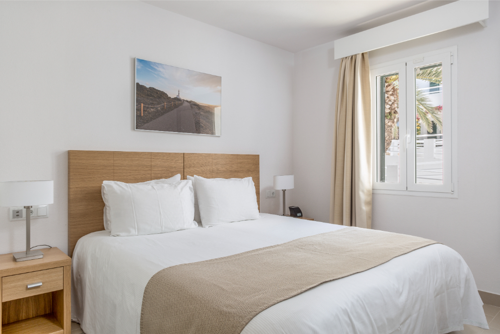 Modern 1-Bed Apartment | Near the Beach | Sleeps 4