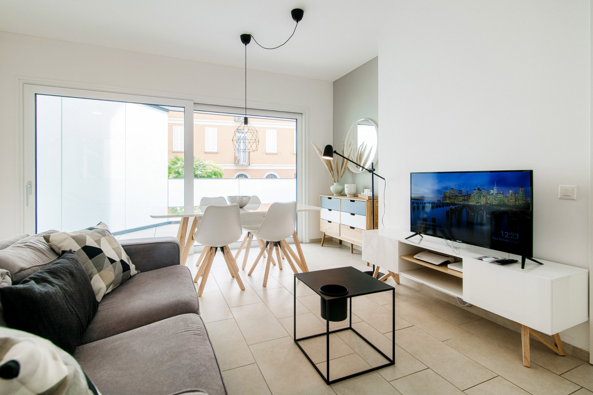 Romantic two-room apt. with terrace (Brissago 3)