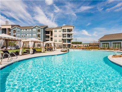 Pool View 2 bedroom/2bath Apartment in Tomball,