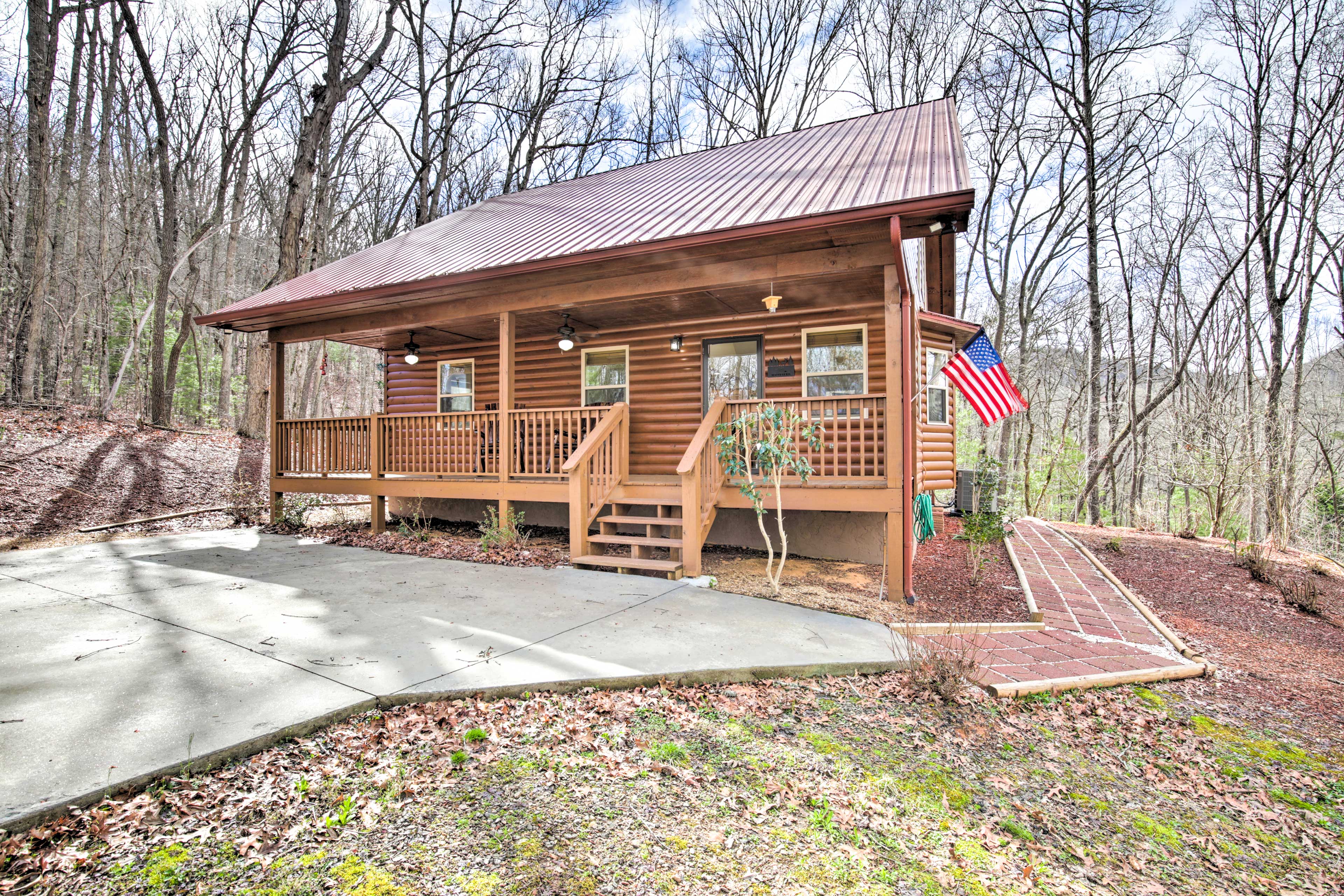 Cozy Hayesville Retreat w/ Deck & Mtn Views!