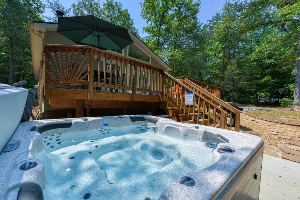 The Lake Lodge Private Slip, Lake Access, Hot Tub Houses for Rent in