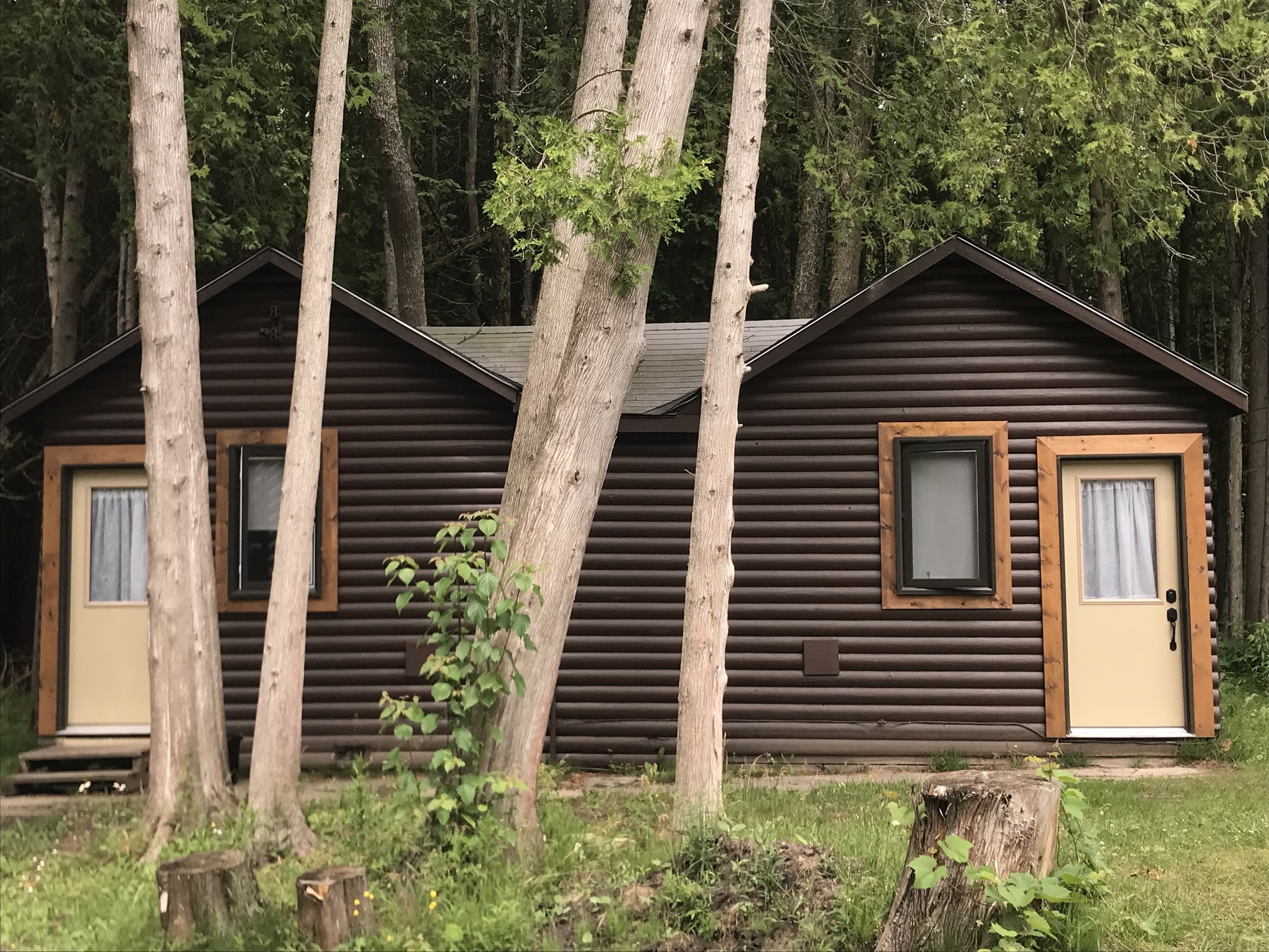 Maple 2 Bedroom Wood Cabin - Breakfast Included - Sleeps 4, 3 Beds,