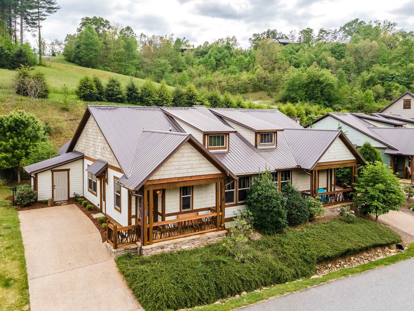 Belcher House - Townhome w/Clubhouse & Pool