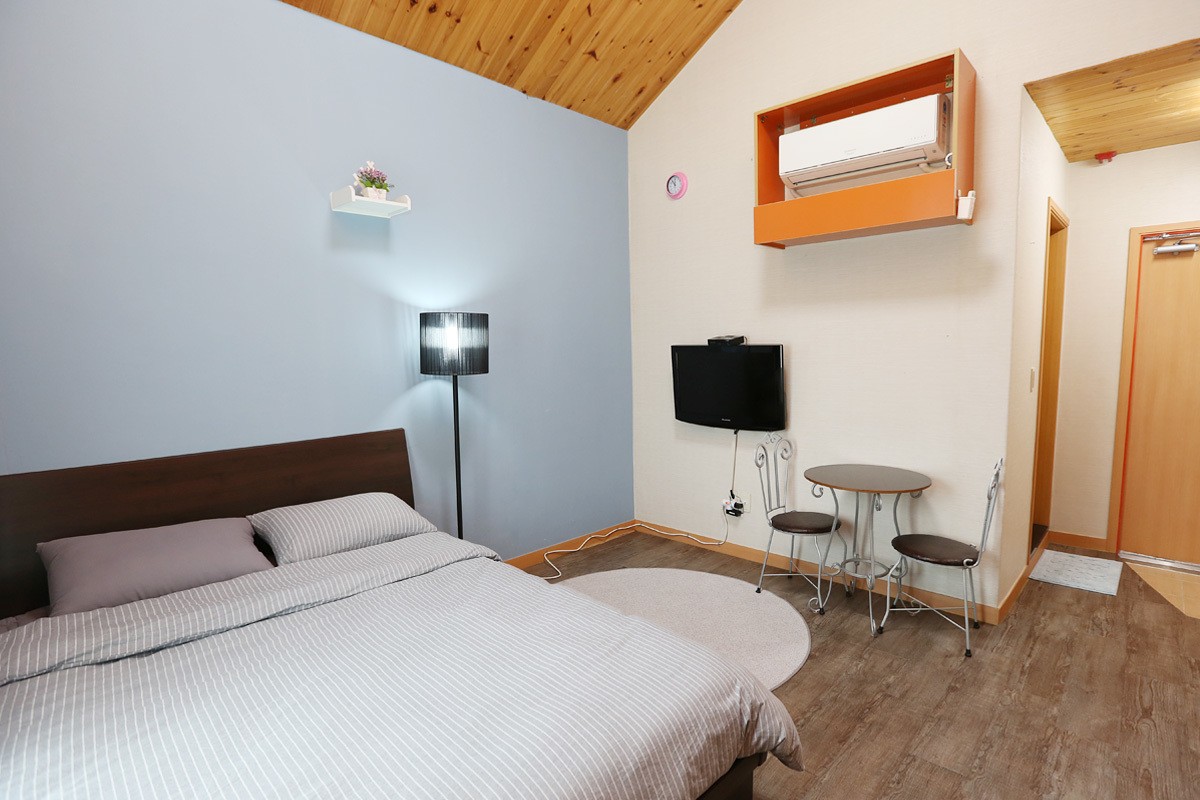 Ocean 5 in a beautiful nature with verdant beaches of Andeongdo