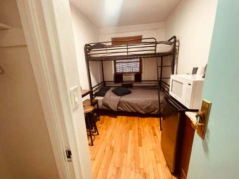 Room in Chelsea 5 (Shared Bathroom)
