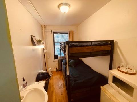 Room in Chelsea 2 (Shared Bathroom)