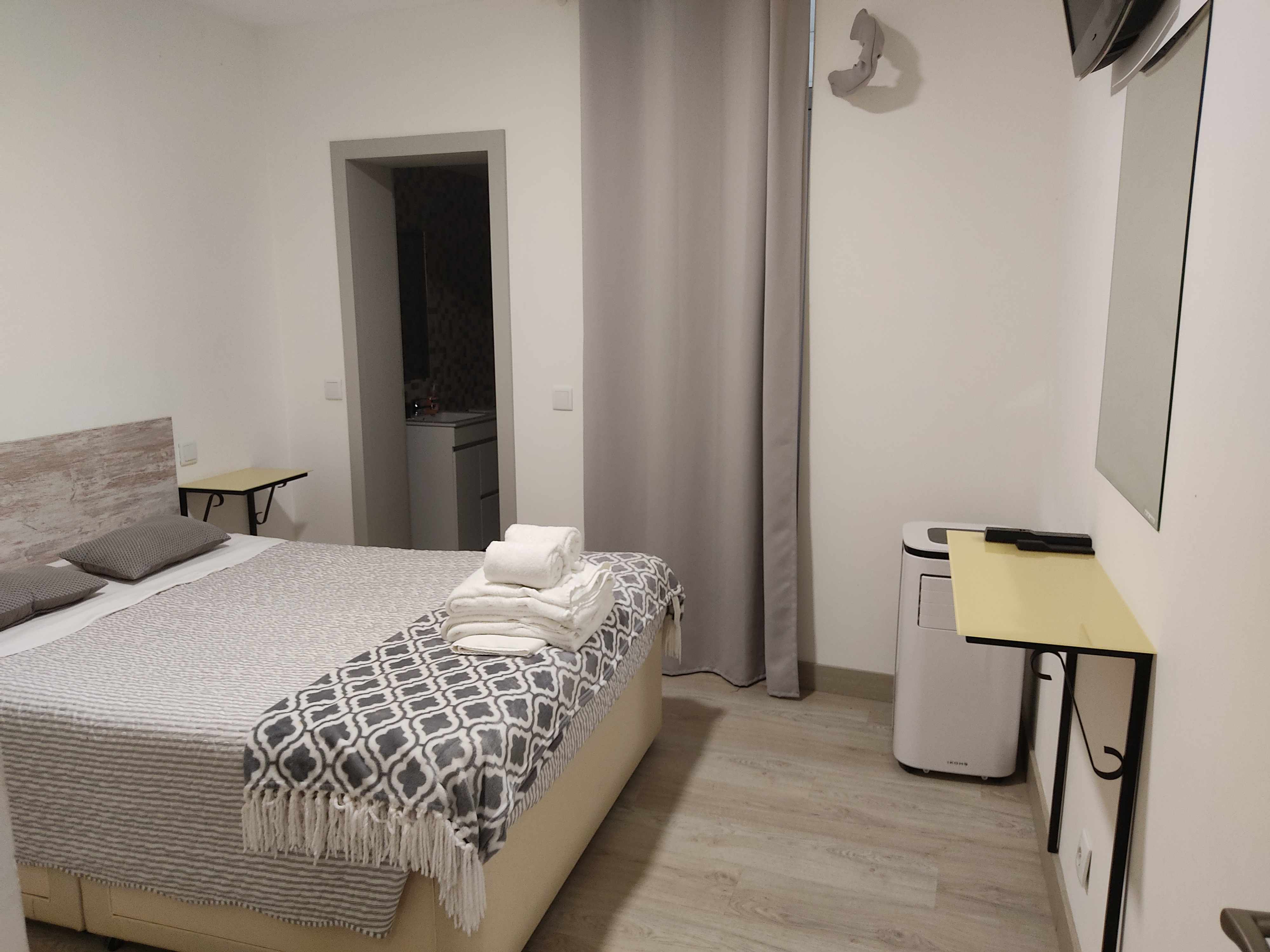 Litos al , rooms with en-suite bathroom and breakfast