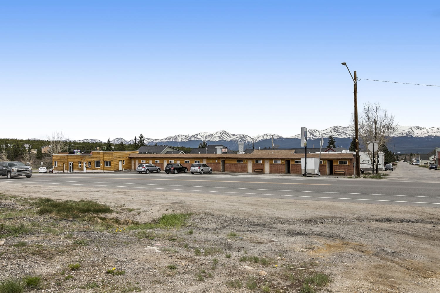 11 Newly Renovated Dog Friendly Cozy Room Leadville Apartments for