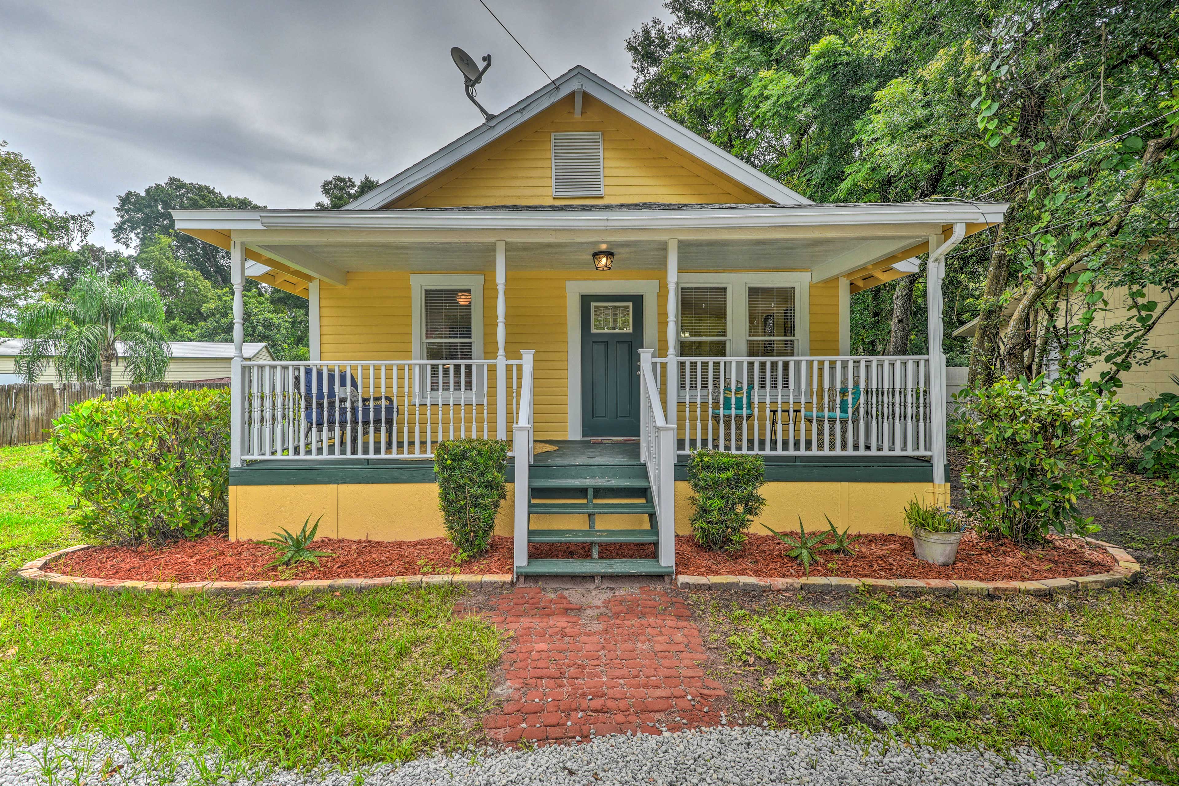 Family Home: Walk to Downtown & Stetson Univ!