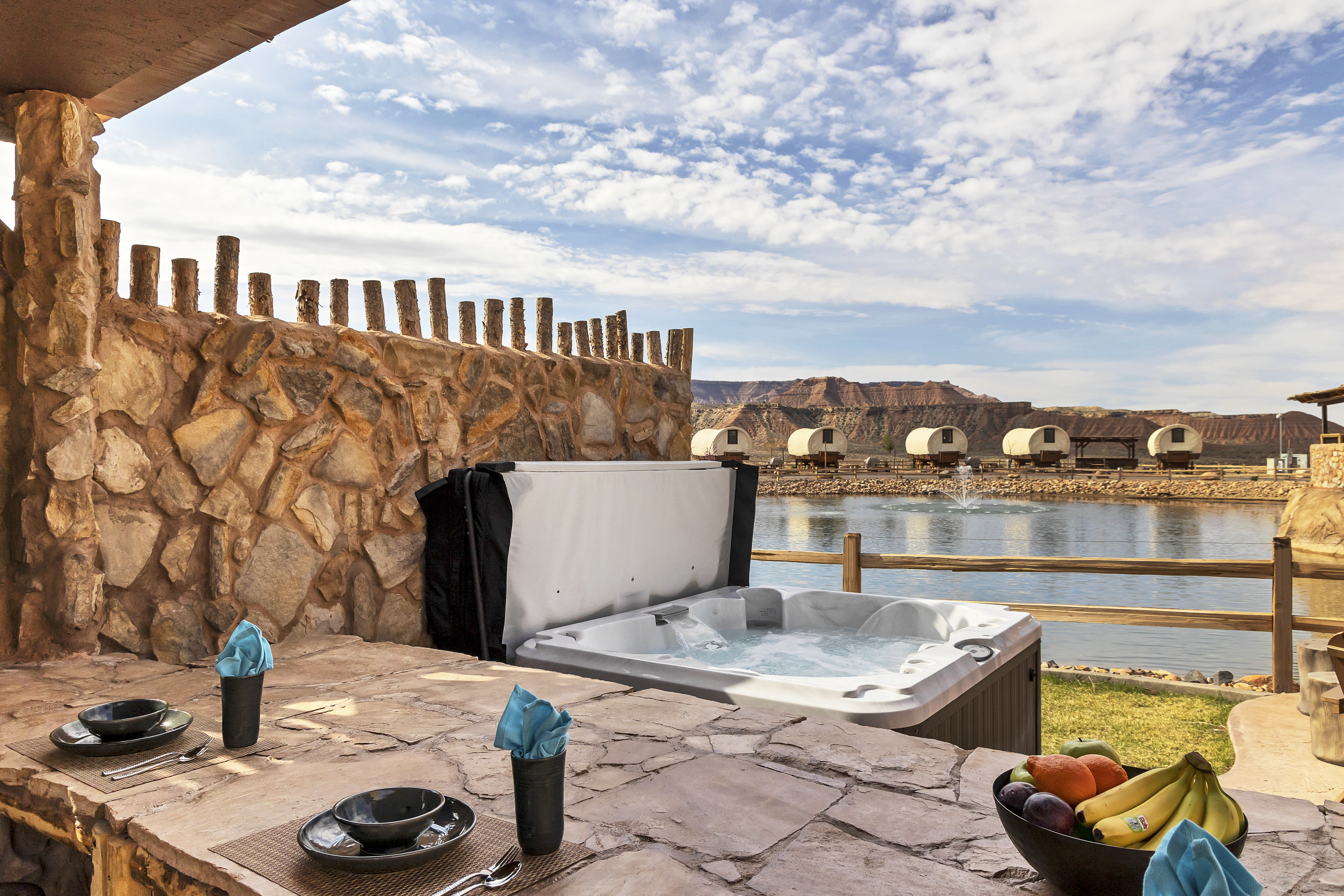 Luxe Private Tipi w/ King Bed  Hot Tub & Fire pit