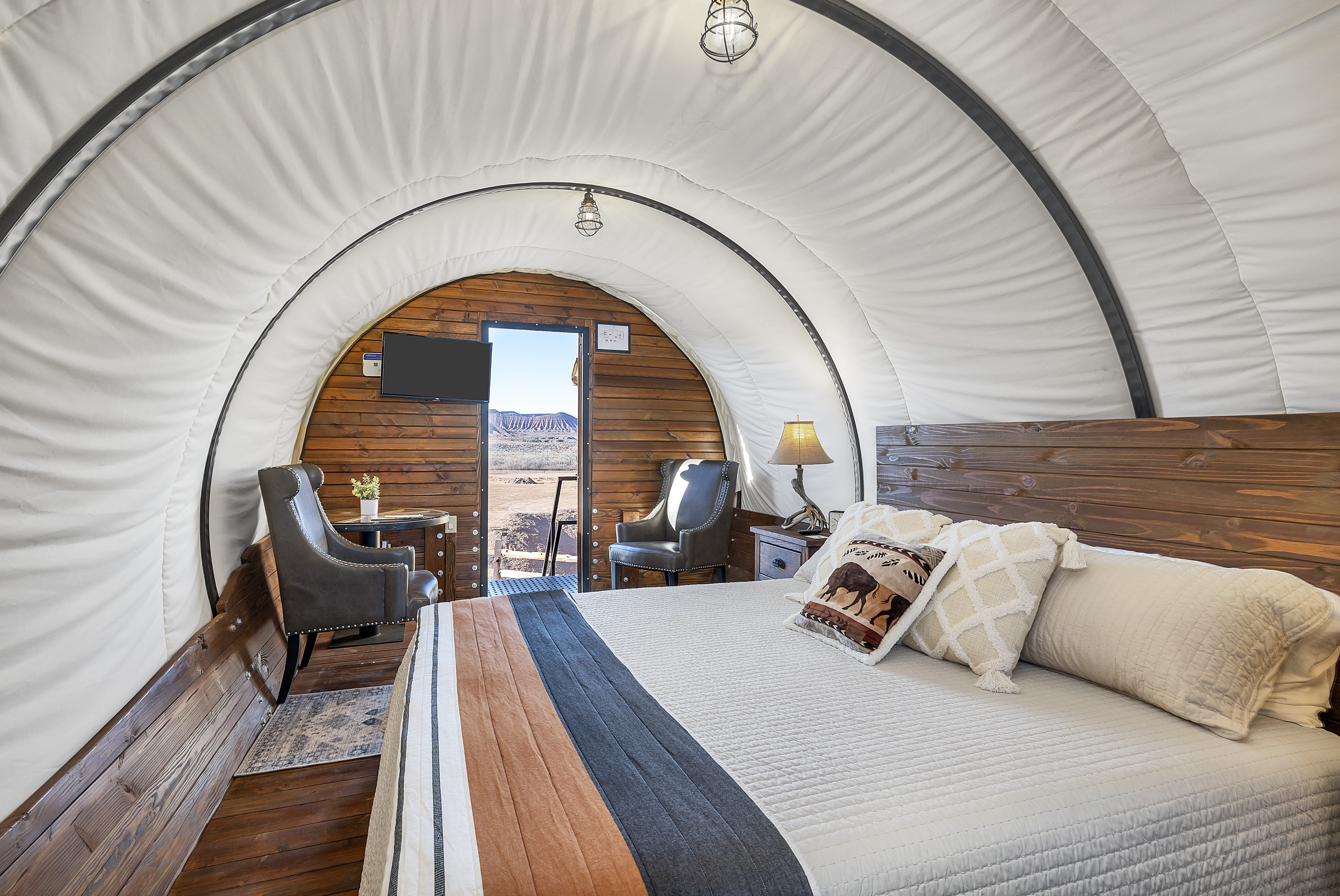 Unique Wagon with King Bed, Hot Tub & Fire Pit