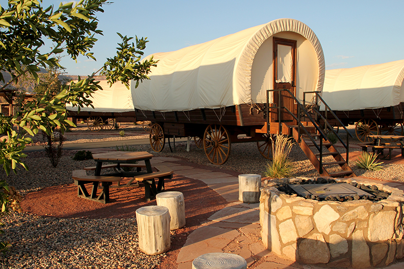 Buffalo Bill Wagon #25 w/ 2 QB, BBQ & Fire Pit