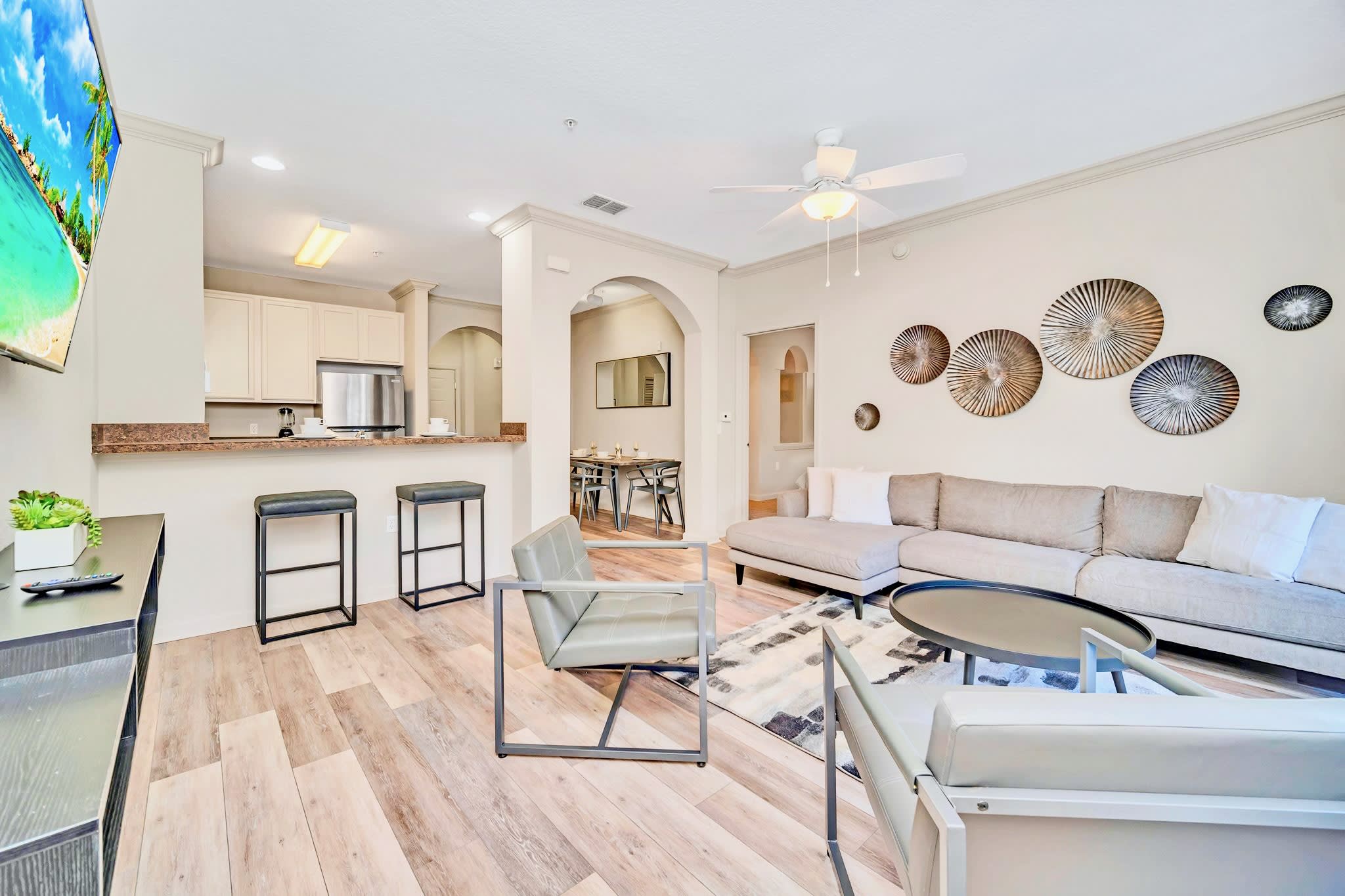 Upstay - Condo Close to Disney w Pool and Hot Tub