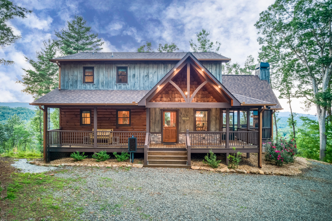 Luxury Hot Tub Mountain View Cabin w/ EV Charger - Cabins for Rent