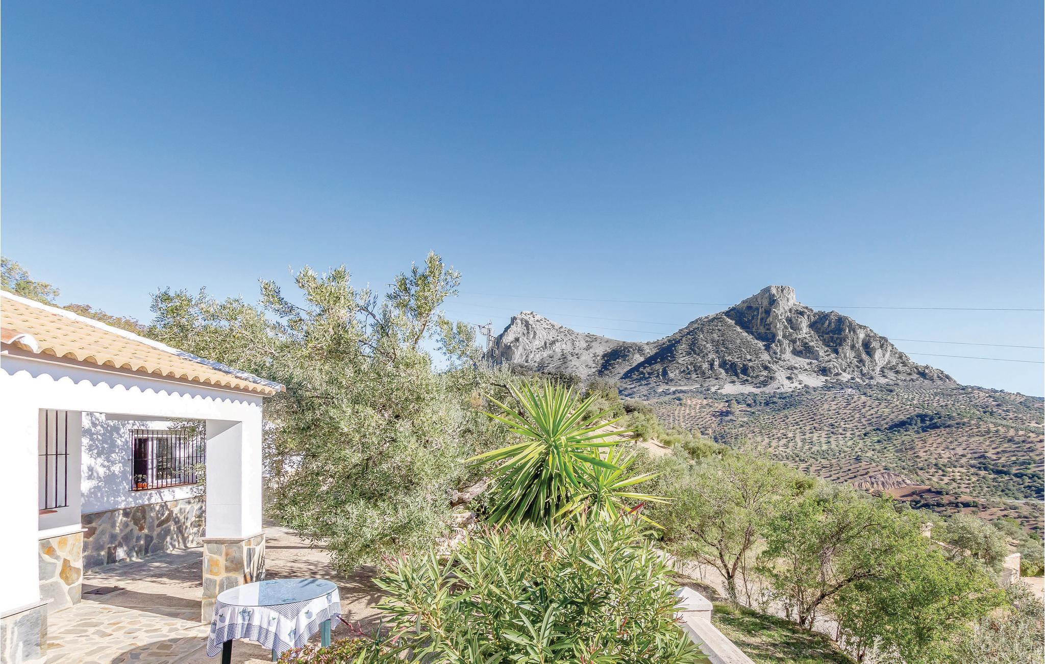 Cozy home in El Gastor with kitchen