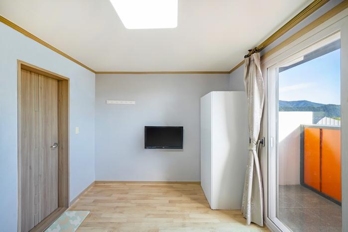 Room for comfortable healing, Yongmaru Ondol Room 301