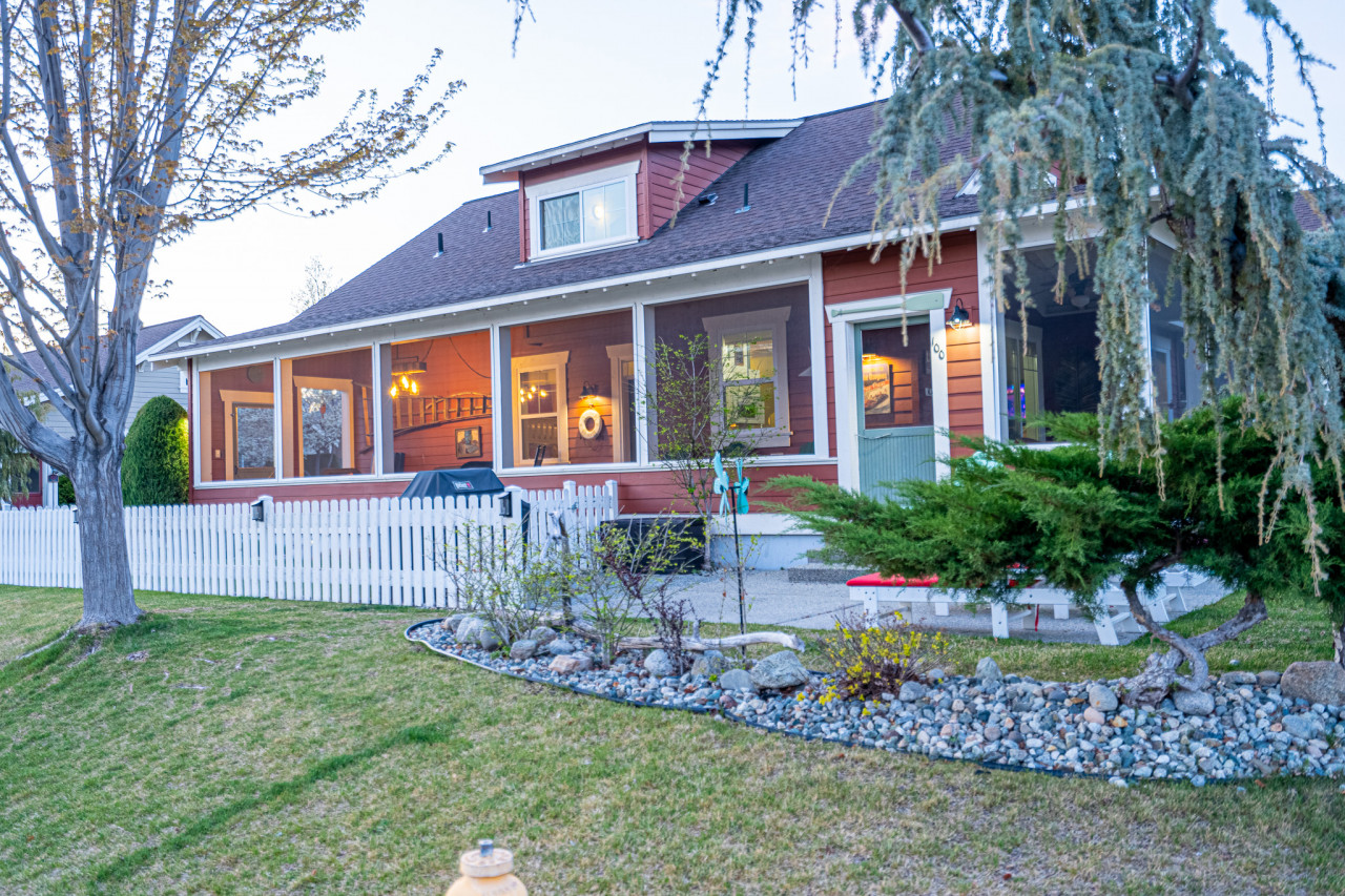 Oasis Cottage- Closest cottage to all amenities!