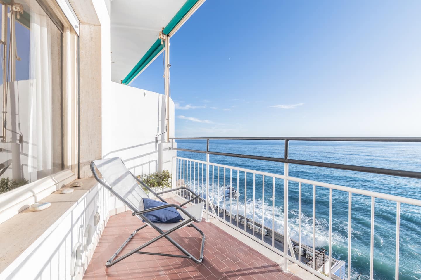 The window overlooking the sea