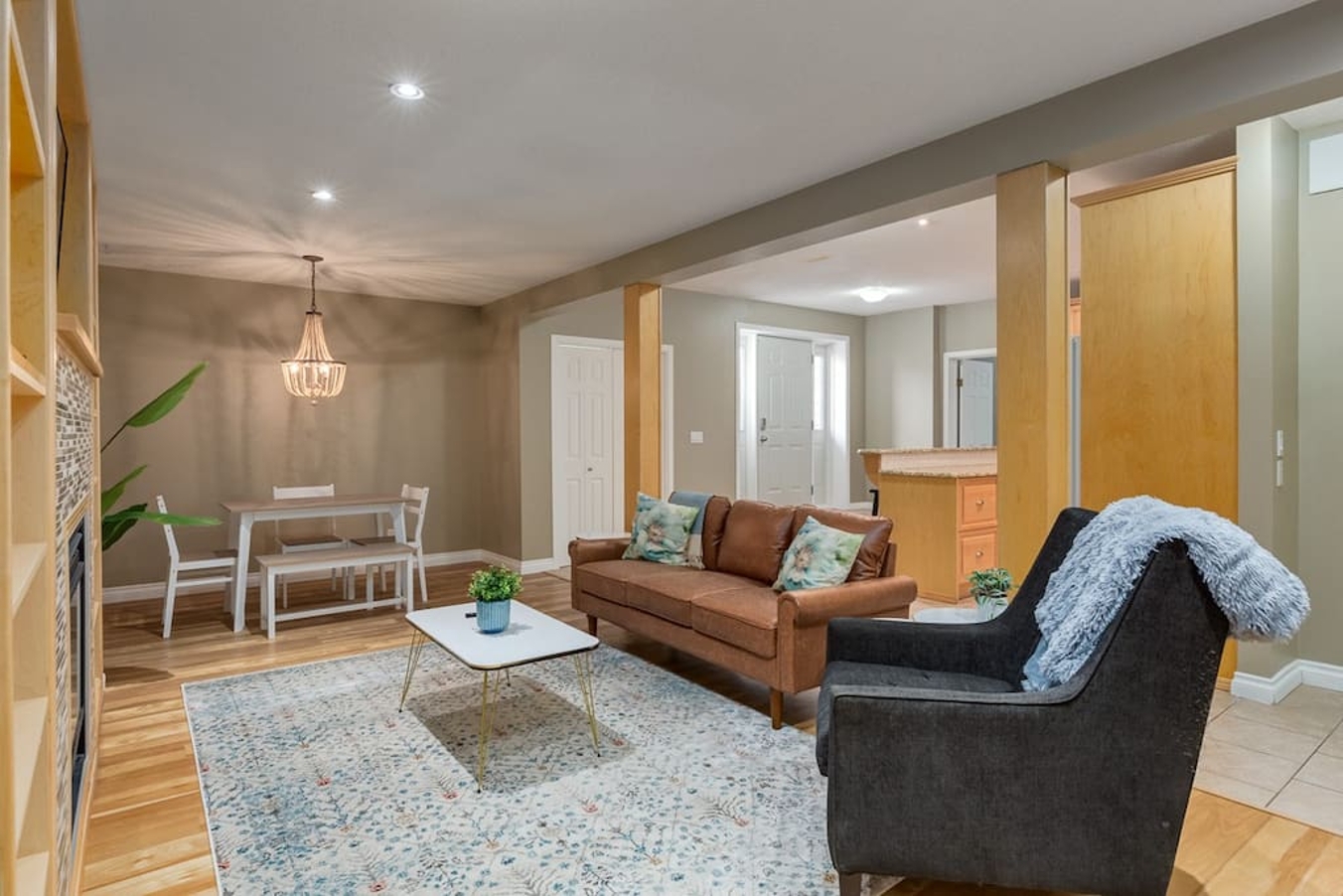 Spacious Suite w/ Hot Tub